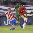 Arturo Vidal provoca torcedores do Paraguai e 'cutuca' Argentina