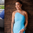 Com direito a super fenda, Juliana Paes aparece com vestido de tirar o fôlego