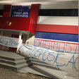 Torcida do Fortaleza exibe faixas de protesto no CT às vésperas do Clássico-Rei decisivo