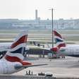 Maior aeroporto europeu, em Londres, retoma plena operação um dia após incêndio em estação de energia