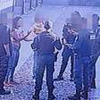 Absurdo! Mulher é flagrada em motel com dois homens e o filho de 2 anos