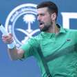 Djokovic passa por argentino, bate recorde de Nadal e vai às oitavas em Miami