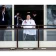 URGENTE! Papa Francisco faz primeira aparição pública e recebe alta do hospital após 40 dias internado