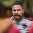 Rafael Lacerda fala sobre cobrança interna no Vila Nova: "Vem pelo lado positivo"