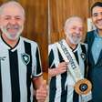 Lula veste a camisa do Botafogo e posa com faixa da Libertadores-2024