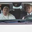 Após alta médica, Papa Francisco surge em público pela primeira vez