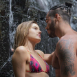 Ator de Beleza Fatal revela perrengue em cena íntima com Camila Queiroz: 'Bunda de fora'