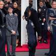 Jennifer Lopez surge com visual deslumbrante em noite na Broadway ao lado da filha Emme
