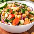 7 saladas leves e nutritivas para começar bem a semana