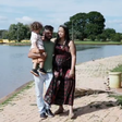 Casal engravida na esperança que bebê ajude irmão a se curar de doença grave
