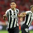 Botafogo está perto de acertar a renovação do contrato de Savarino
