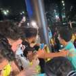 Seleção chega a Buenos Aires com festa da torcida
