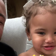 Evitando falar das polêmicas, Neymar publica foto fofa com a filha, Mavie