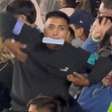 Torcedor argentino faz gesto imitando macaco para brasileiros na torcida visitante