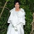 Kris Jenner surge irreconhecível com novo visual e internautas a comparam a Kim Kardashian