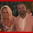 Ana Maria Braga é carregada por convidados ao celebrar casamento com Fabio Arruda