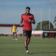 Rhaldney entra em reta final de contrato e vive momento de decisão sobre permanência no Atlético-GO