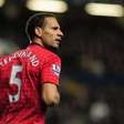 Rio Ferdinand no Vila Nova? Intereção curiosa choca a web