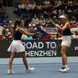 Luisa Stefani e Bia Haddad vencem na dupla e dão sobrevida ao Brasil na Billie Jean King Cup