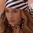 Eles estão de volta! Saiba como adotar e combinar estilos de lenços e bandanas