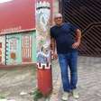 Artista muda visual de Nova York, quebrada de SP, com cacos de pisos e azulejos