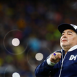 Depois de xingá-la no tribunal, ex-mulher de Maradona expõe mensagens em que psiquiatra sugere ter tido relações com o jogador: 'Sem-vergonha'