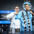 Marlon comenta disputa na lateral, e revela ser torcedor do Grêmio em apresentação: "Realizando um sonho"