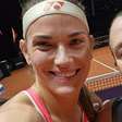 Luisa Stefani consegue incrível virada e vai à semi em Stuttgart