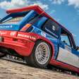Por um motivo tão estúpido quanto engraçado, alguém colocou seis rodas e dois motores em um Renault 5 Turbo. E o resultado foi ótimo