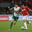 Palmeiras derrota Internacional e segue invicto no Brasileirão