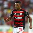 Alex Sandro tem edema na coxa e deve desfalcar o Flamengo contra o Vasco