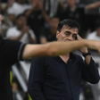 Campeão da Libertadores aceita treinar o Grêmio no lugar de Gustavo Quinteros