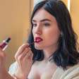 Make monocromática: Conheça a tendência da técnica blush lips que bombou nas redes sociais