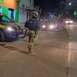 Mulher agarrada pelo pai embriagado é resgatada ás margens de rodovia na Serra