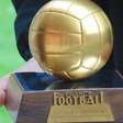 Primeira Bola de Ouro da história vai a leilão para ajudar projeto social