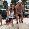 Patrícia e Rebeca Abravanel aparecem em clique raro curtindo praia em família
