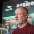 Torcida do Fluminense ironiza anúncio de Mano Menezes por grande clube brasileiro: "Obrigado pela troca!"
