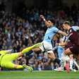 City vence Aston Villa nos acréscimos e se aproxima de vaga na Champions