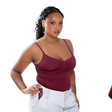 Collab entre Vizzela e La's Clothing promete produtos inéditos; saiba data do lançamento