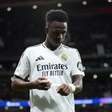 Jornal espanhol cita motivos para 'distanciamento' de Vini Jr. do Santiago Bernabéu