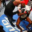 Imagem forte: A vez que Jon Jones quase desmaiou por causa de horrível lesão após espancar lenda do UFC