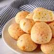 Pão de queijo tradicional: o clássico mineiro que deixa qualquer café mais gostoso
