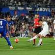Real Madrid vence Getafe e segue na cola do Barcelona