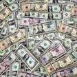 Dólar reduz perdas, mas ainda fecha em baixa ante o real após alívio com Trump