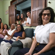 Renata Vasconcellos vira meme ao apresentar 'Jornal Nacional' na casa de telespectadores