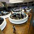 STOXX 600 sobe com impulso de montadoras e materiais; política de Trump segue em foco
