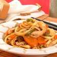 Yakisoba de frango: faça em um jantar diferente com a galera