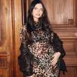 Gravidinha, Kelly Piquet escolhe look transparente de animal print e impressiona em Paris