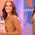 Anitta abusa de transparência em premiação e repete look de Isabeli Fontana e Zoe Saldaña