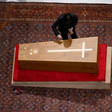 Caixão do papa Francisco é fechado no Vaticano; veja fotos